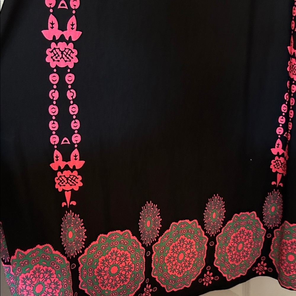 Elegant Black and Pink Maxi Dress - Picture 4 of 4